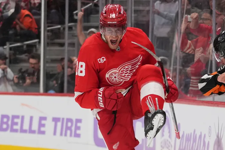 Red Wings send Flyers to franchise record-extending 9th straight loss to start season